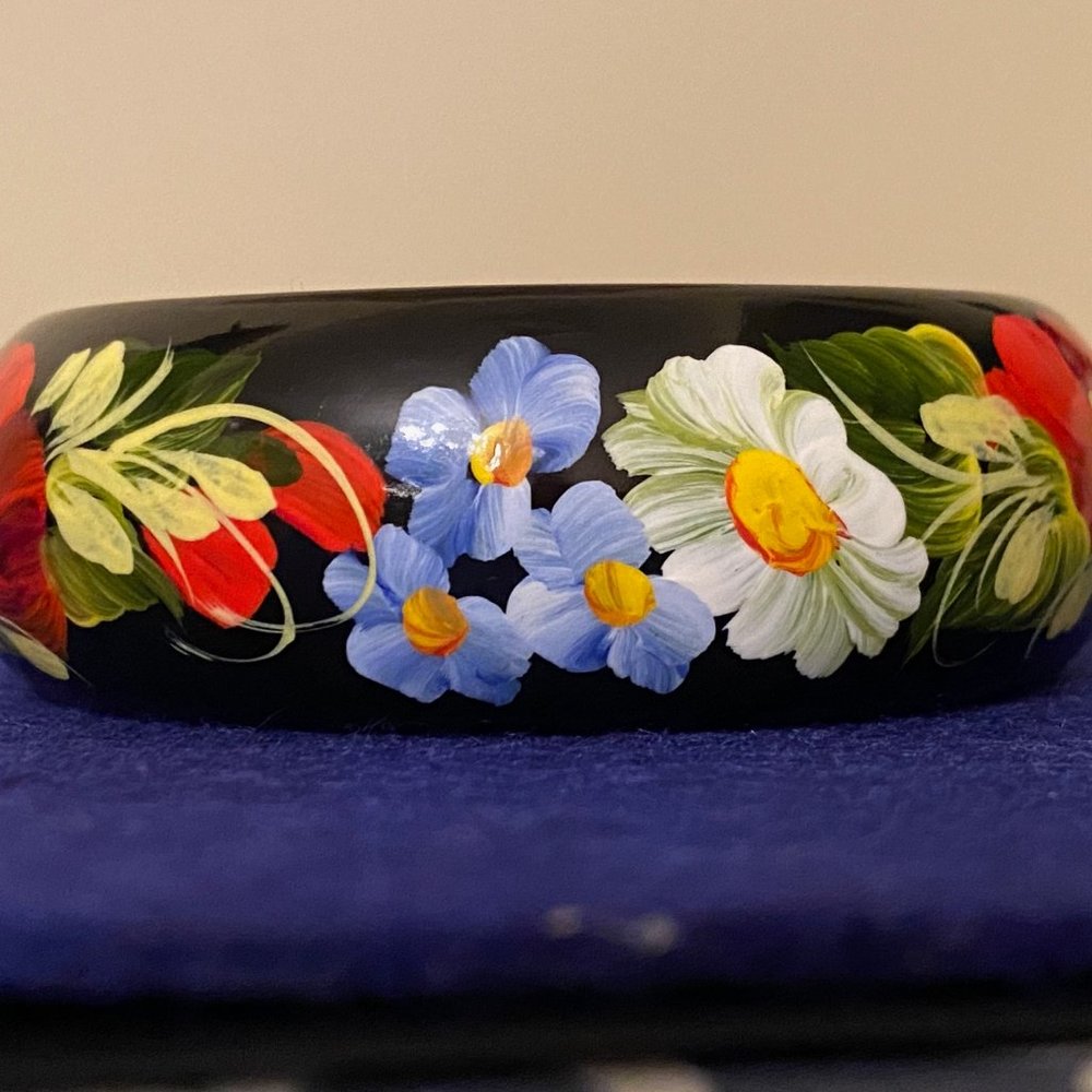Rare Hand-Painted Ukranian Black Lacquer & Flowers Bracelet, 8" - Picture 5 of 9